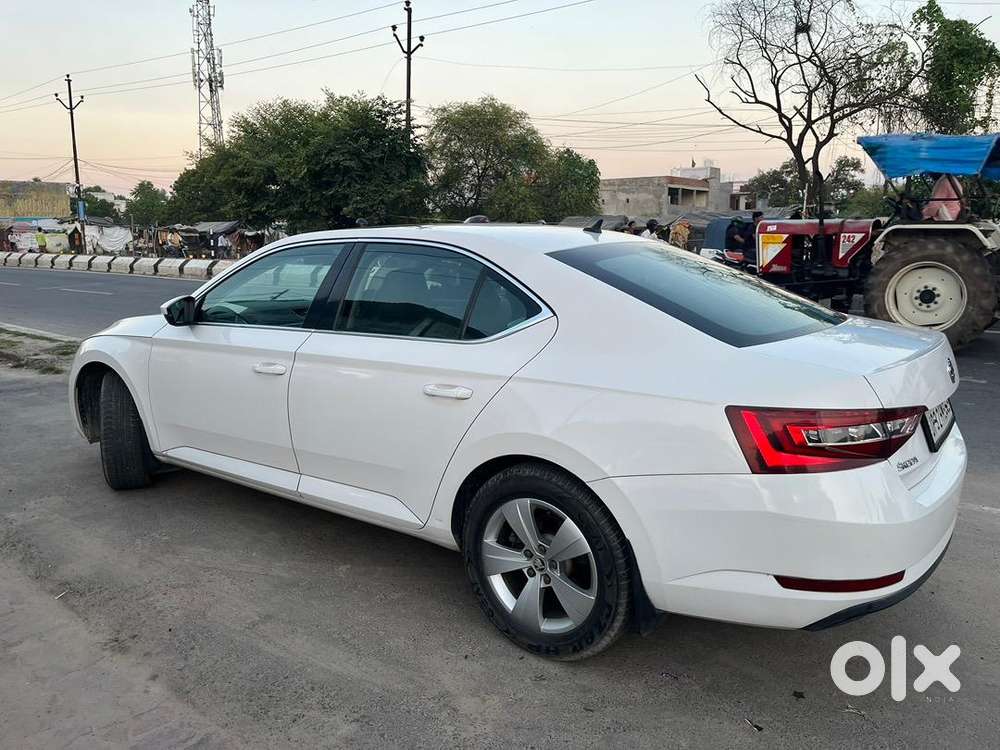 Skoda Superb 2017 Petrol 82000 Km Driven