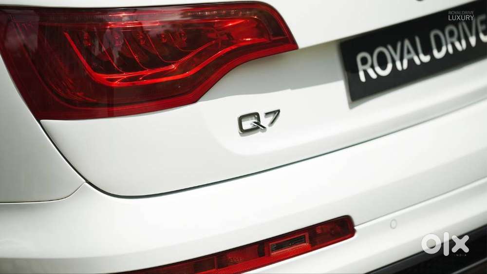 Well Maintained White Audi Q7.