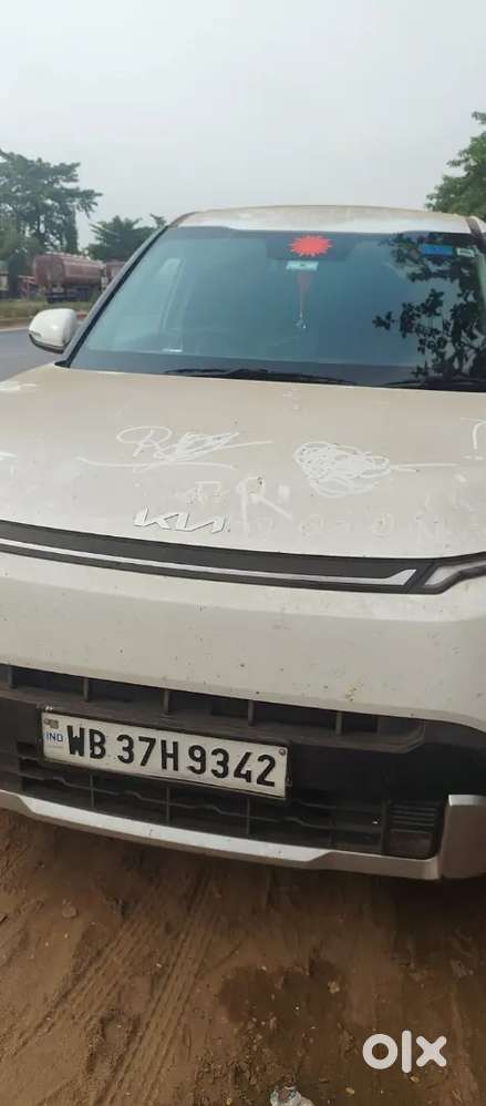 Kia Carens Clavis 2025 Petrol Manual 7-seater