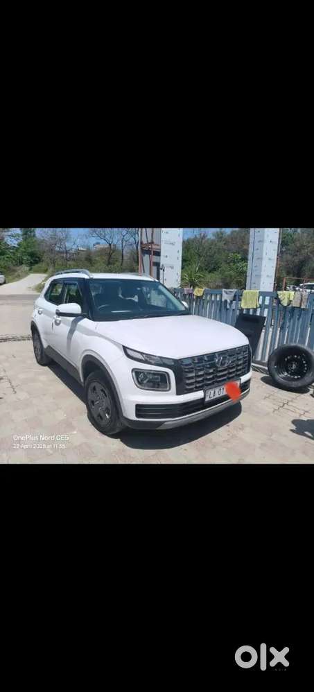 Hyundai Venue 2024 Petrol Well Maintained