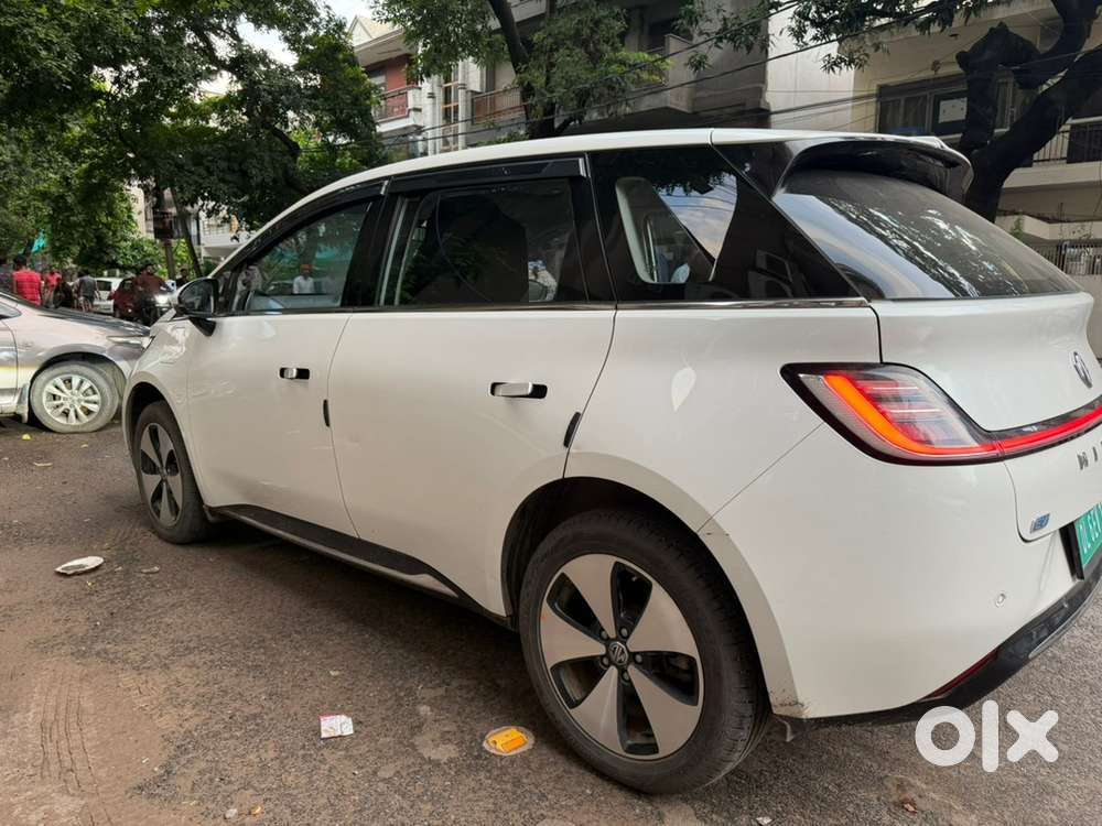 Mg Windsor Ev 2025 With Automatic Transmission