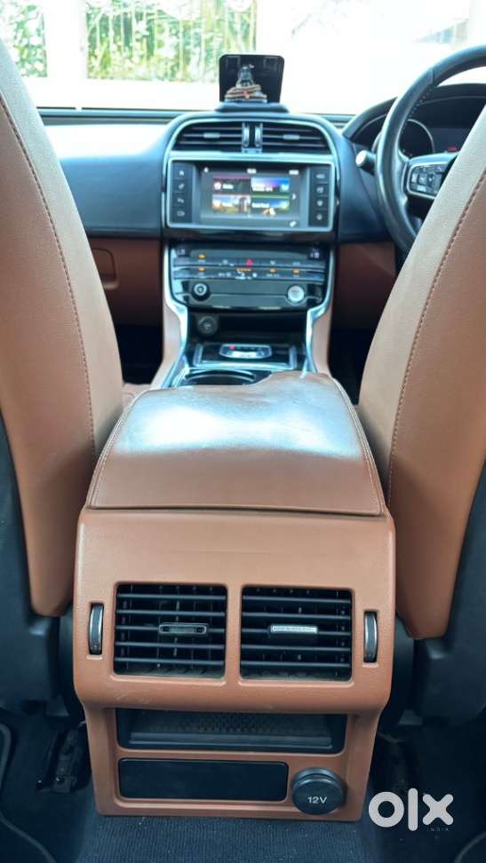 Jaguar Xe Portfolio, 2017, Petrol