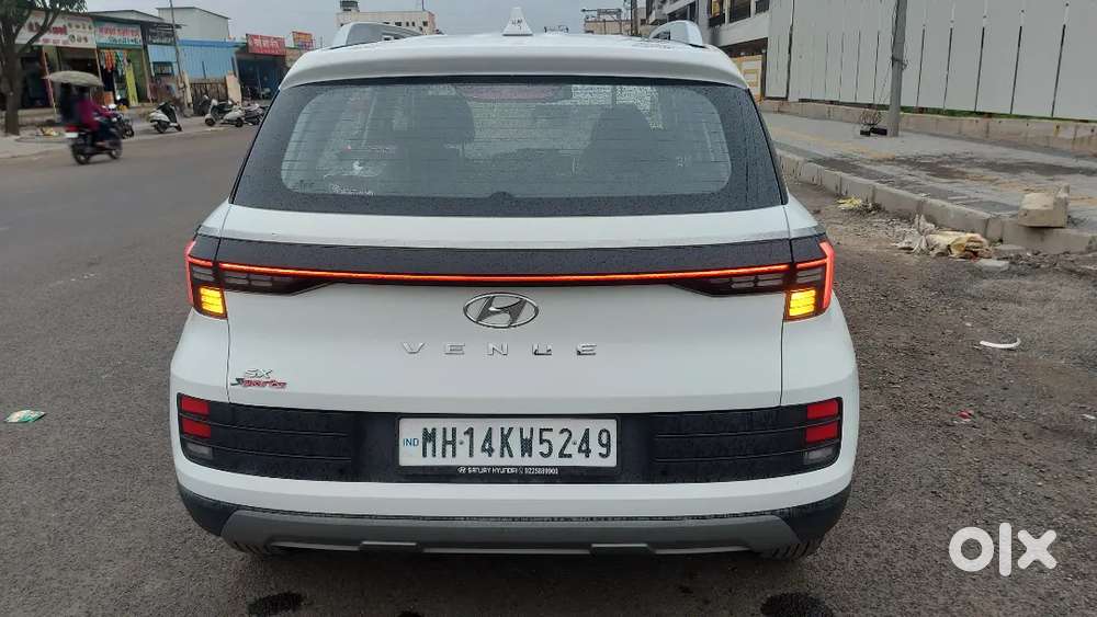 Hyundai Venue 2023 Petrol 18400 Km Driven