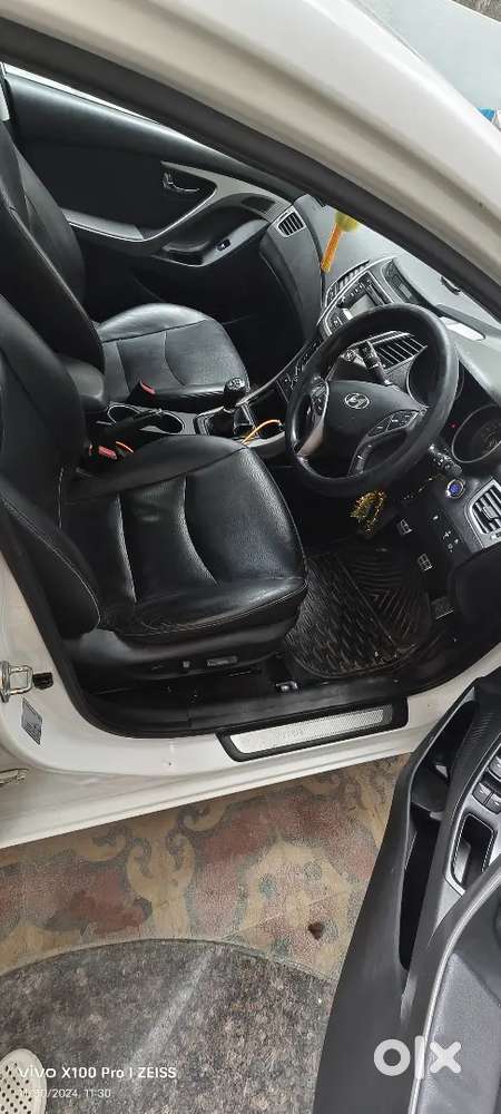 Hyundai Elantra Fluidic Petrol 2015 Model