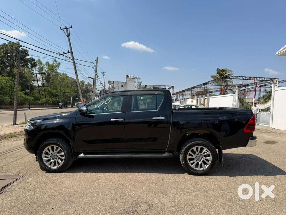 Toyota Hilux 2024 Diesel(2025 Registered)24733 Km Driven
