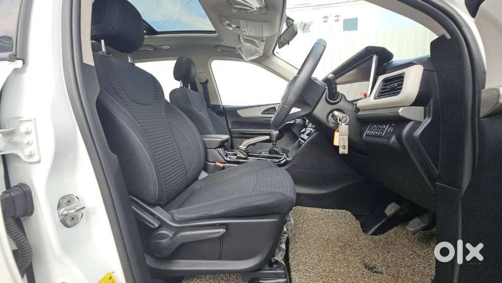 Mahindra Xuv700 2.2 Ax 5 Diesel At 7 Str, 2023, Diesel