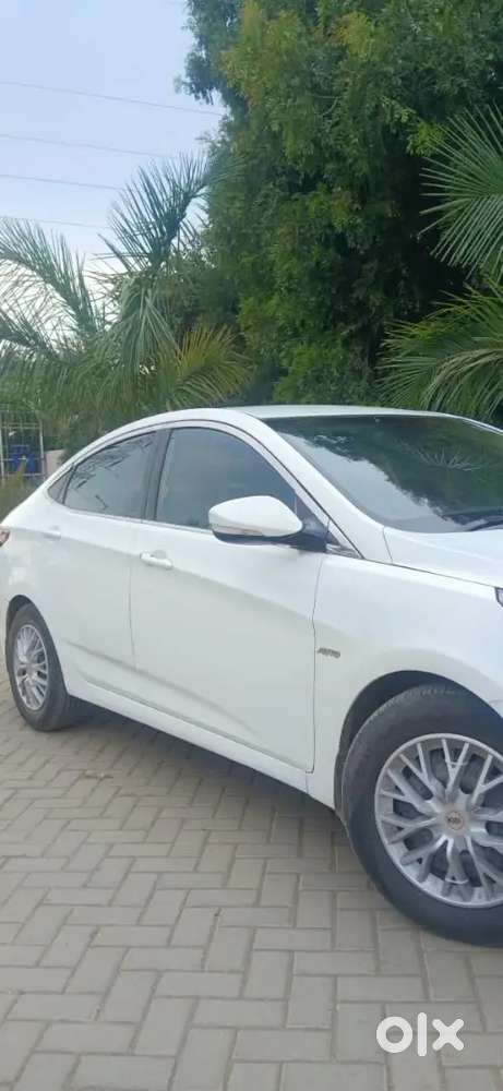 **make- Hundai*
*model - Verna*
*varient - 1.6 Sx*
*year - 2013*
*insu