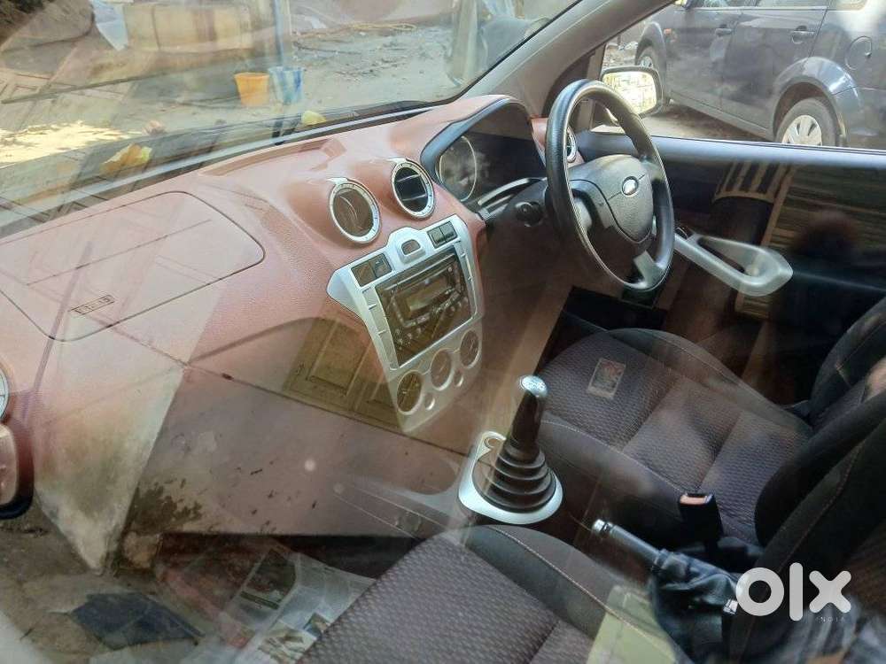 Ford Figo 2010-2012 Petrol Titanium, 2011, Petrol