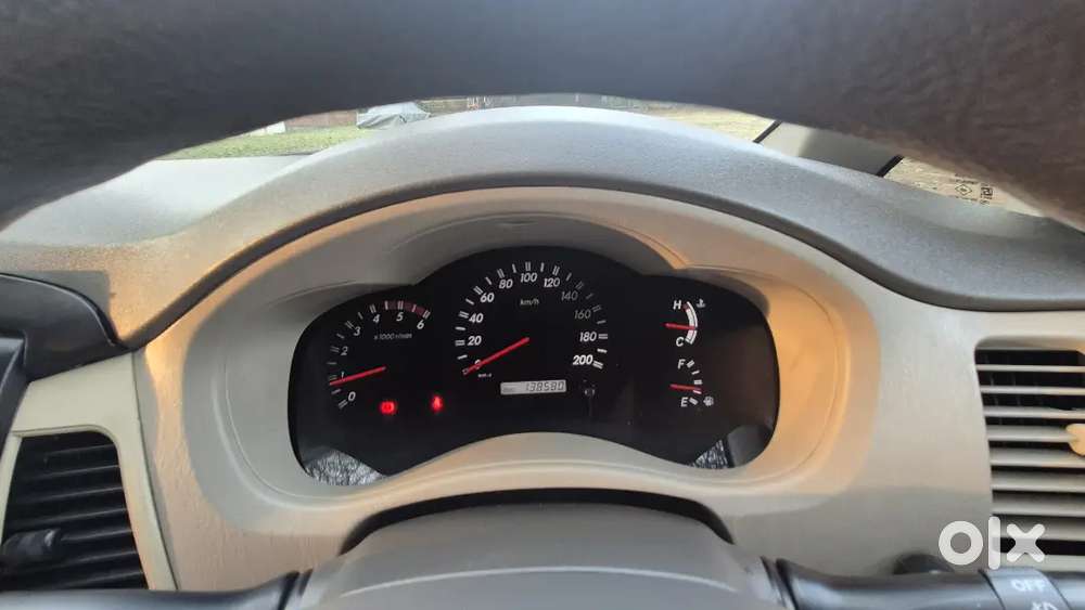 Toyota Innova V 8str Full Option 2009 Single Owner