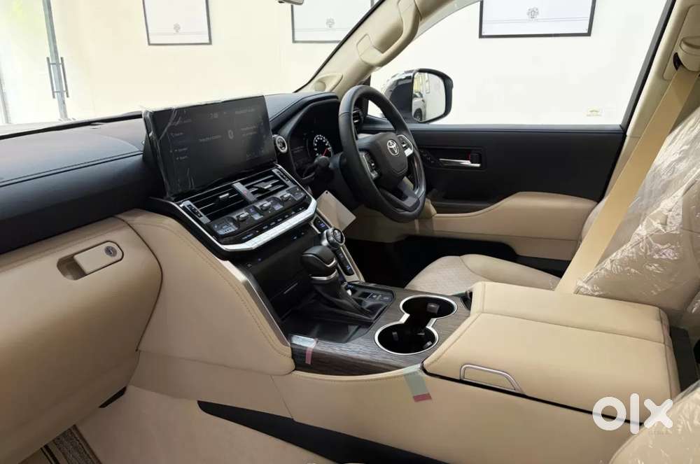 Toyota Land Cruiser V8 Petrol, 2026, Petrol