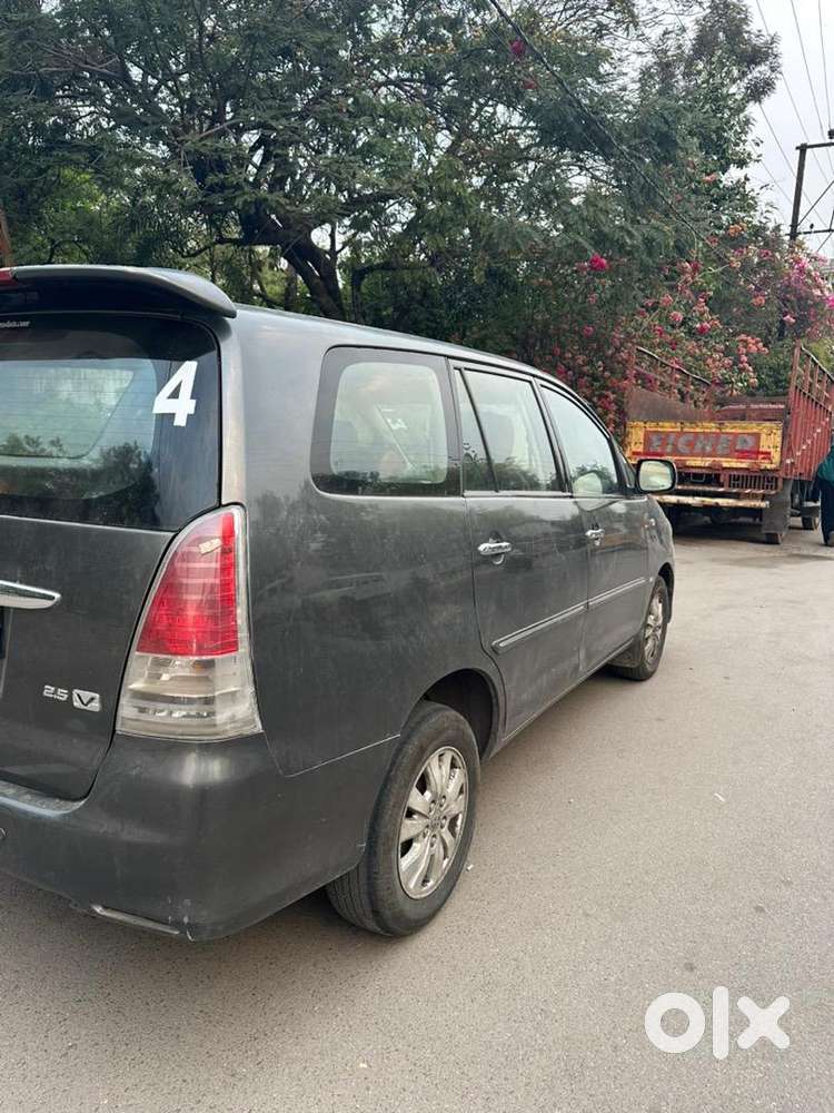 Toyota Innova 2011 Diesel Well Maintained