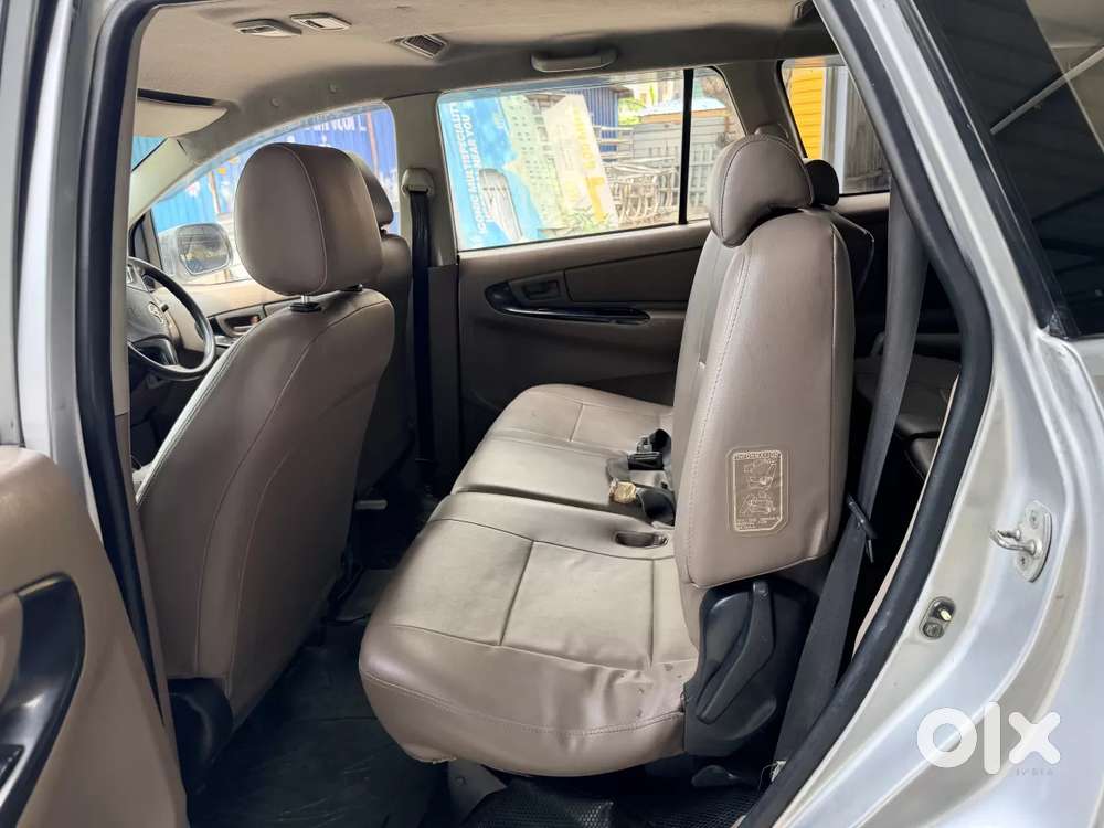 Toyota Innova 2.5 G (diesel) 8 Seater Bs Iv, 2015, Diesel