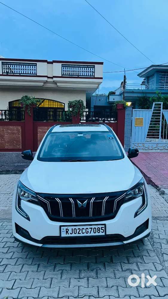 Mahindra Xuv700 Ax5 At Petrol