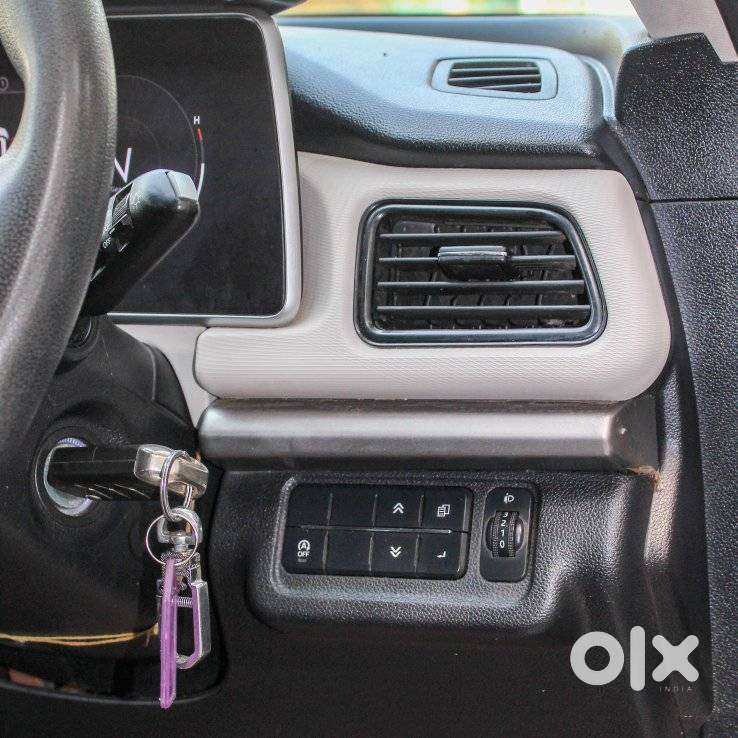 Mahindra Xuv700 Ax 5 Petrol Mt Str (e), 2022, Petrol