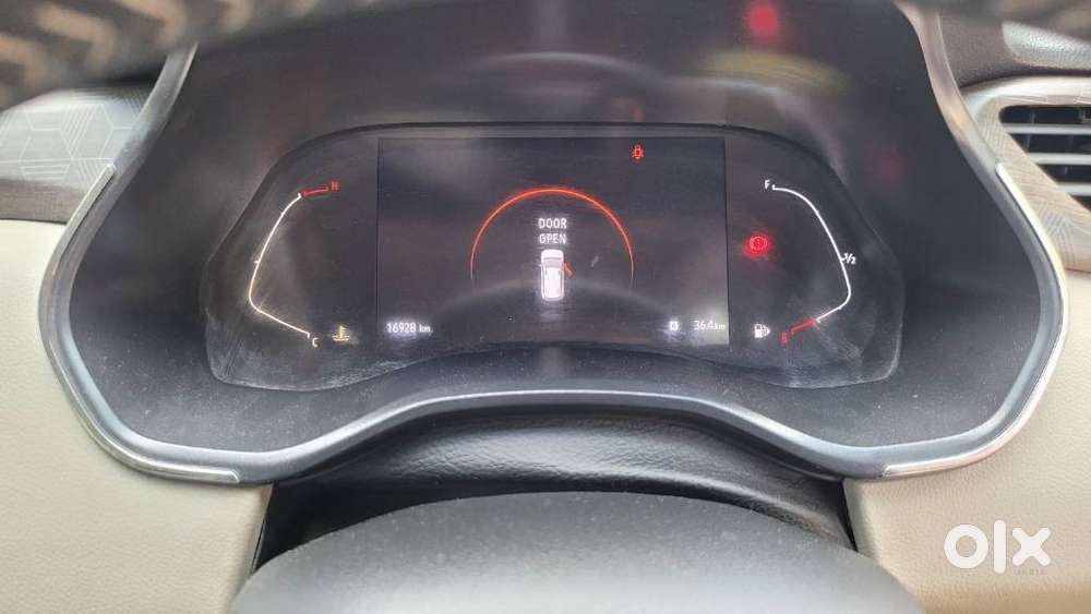 Renault Triber Rxz, 2025, Petrol