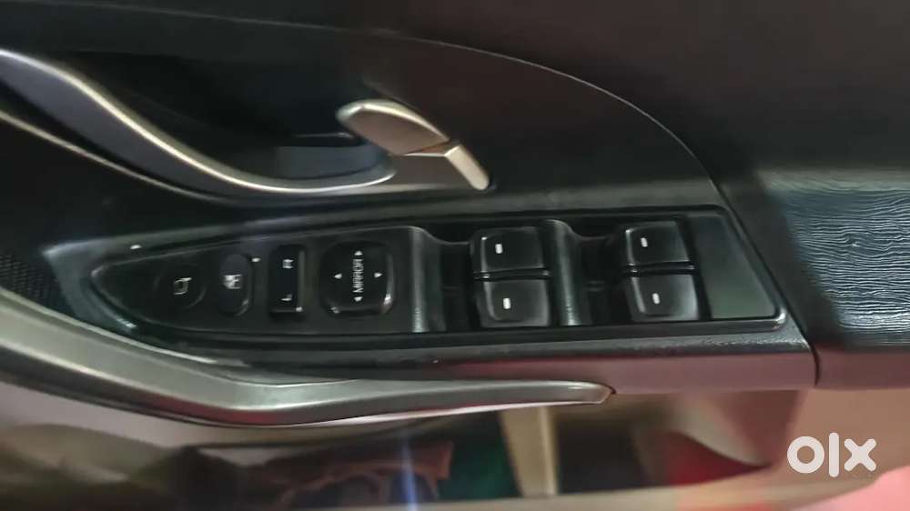 Mahindra Xuv500 1.99 Fwd W8 Automatic 2017