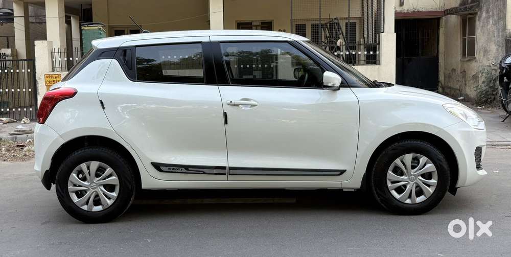 Maruti Suzuki Swift Vxi + Manual, 2022, Petrol