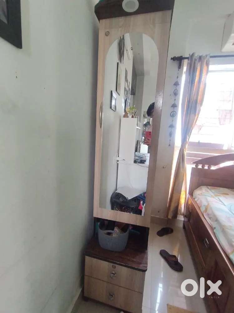 Dressing table