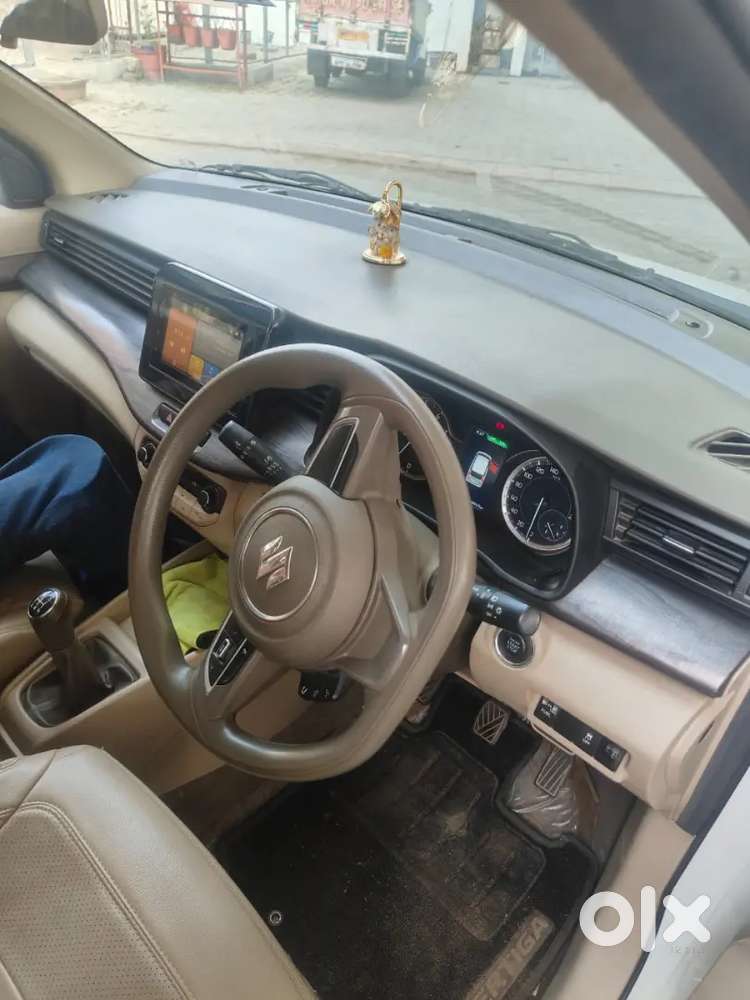 Maruti Suzuki Ertiga Zxi 2024 Cng अभी कंपनी में सर्विस और बीमा करवाया