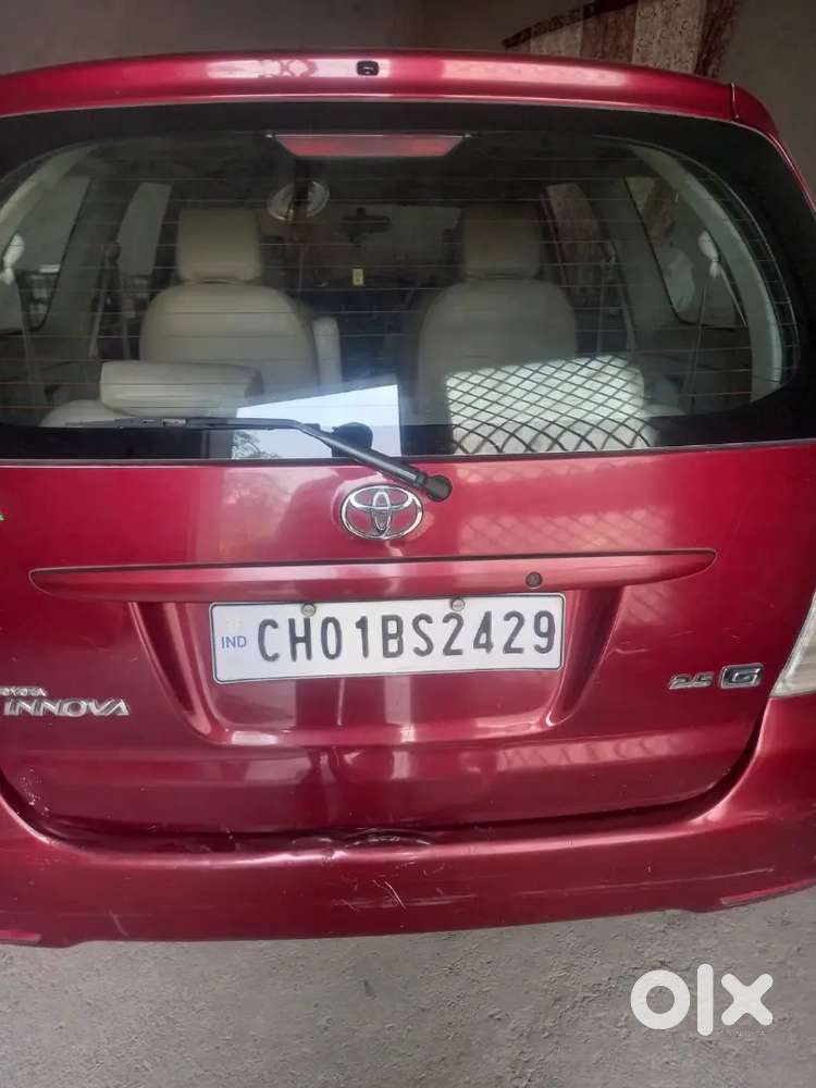 Toyota Innova 2010 Tyre 75 Persent With Wheel