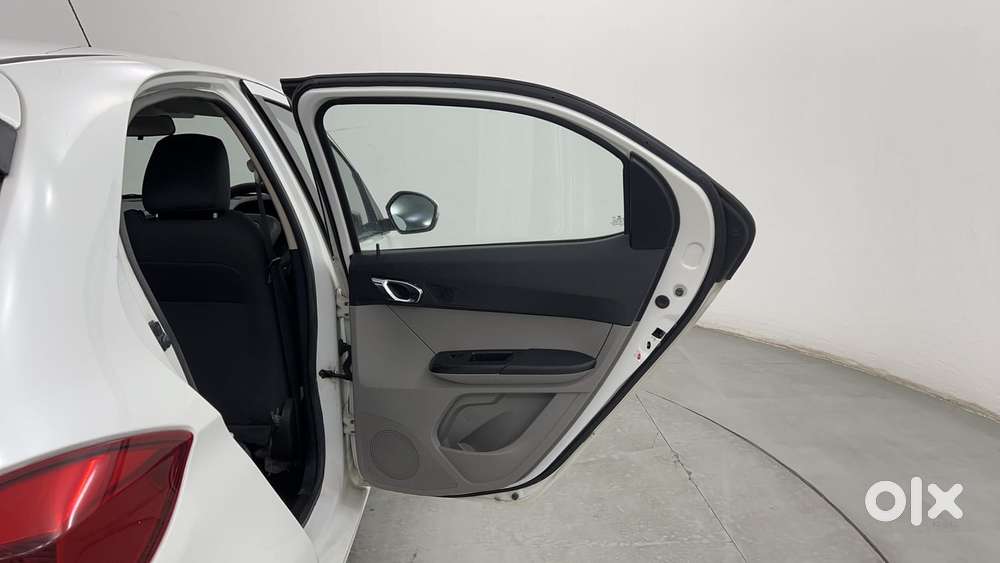 Tata Tiago Xza, 2018, Petrol