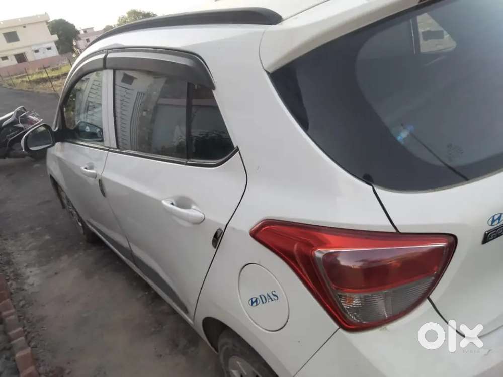 Hyundai Grand I10 2016 Petrol 79500 Km Driven