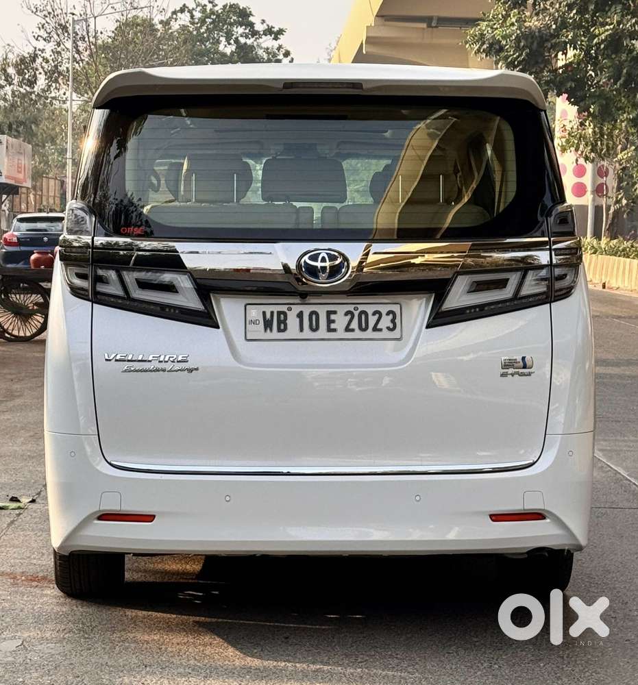 Toyota Vellfire 2.5 Executive Lounge, 2023, Cng & Hybrids