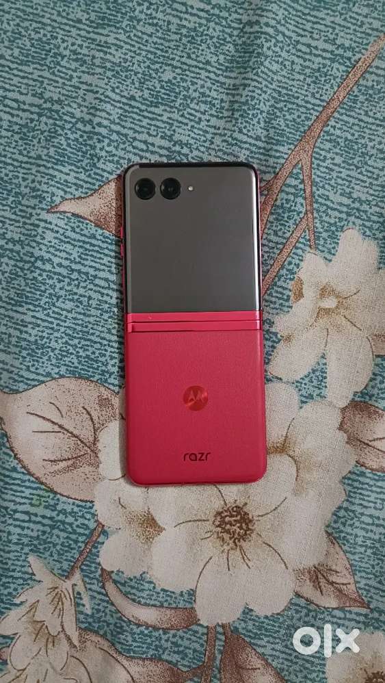 In Mint Condition Flip RAZR 40 Ultra 8/256