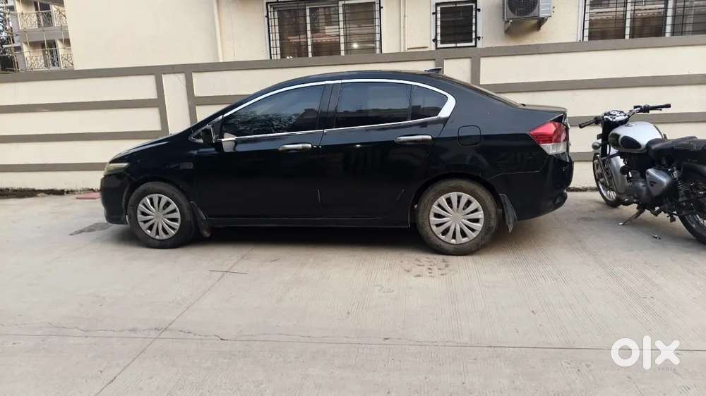 Honda City Ivtech 2009
Petrol / Manual / 3rd Owner /