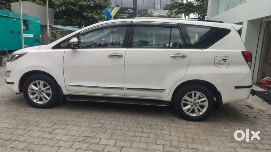 Toyota Innova Crysta 2.8 Gx At, 2018