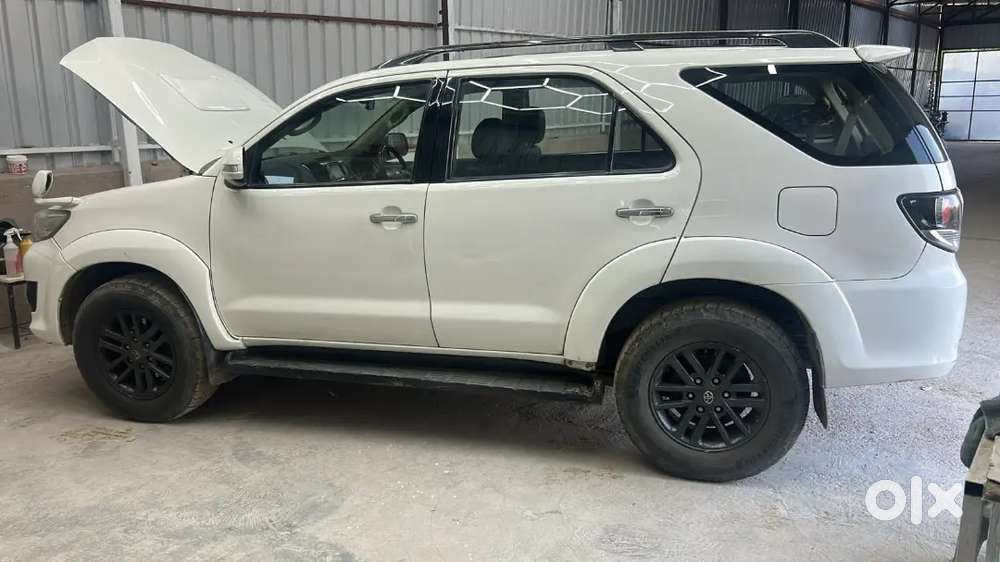 Up Registered Toyota Fortuner 2016 Diesel 172000 Km Driven