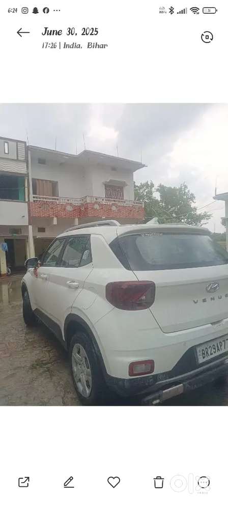 Hyundai Venue 2021 Petrol 24000 Km Driven
