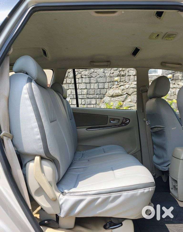 Toyota Innova 2.5 V 8 Str, 2012, Diesel