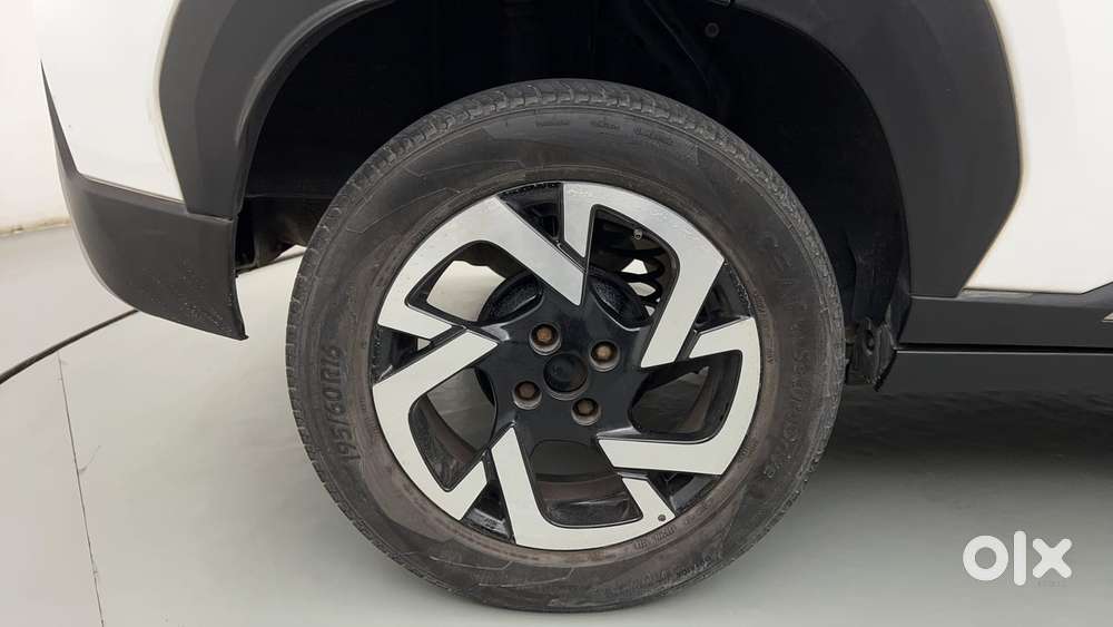 Nissan Magnite 1.0 Xv Turbo Cvt, 2022, Petrol