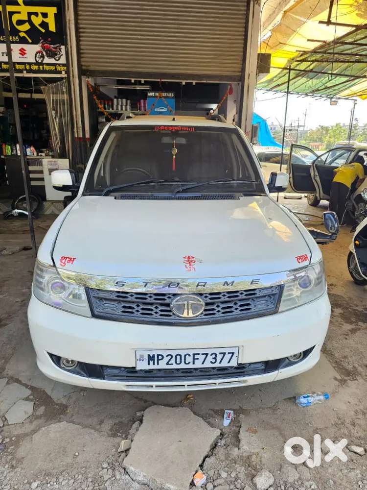 Tata Safari Storme 2016