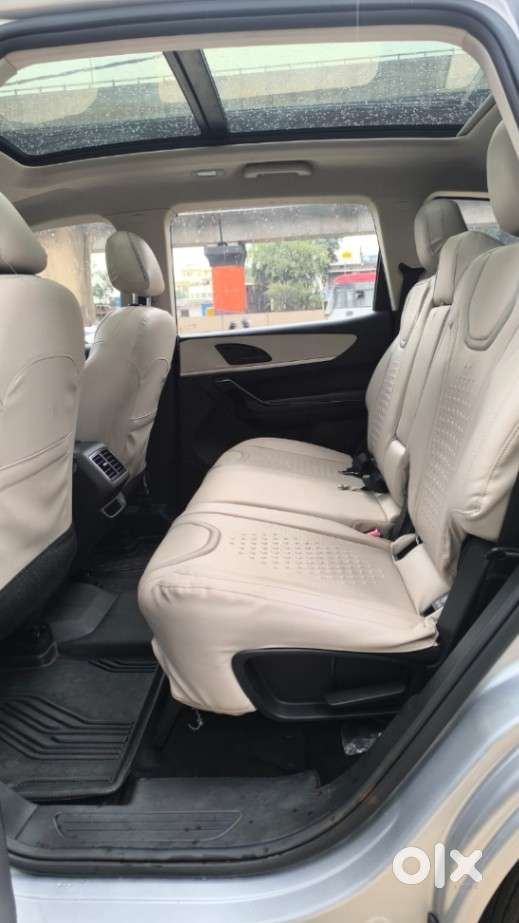 Mahindra Xuv700 2.0 Ax 5 Petrol Mt 7 Str, 2022, Petrol