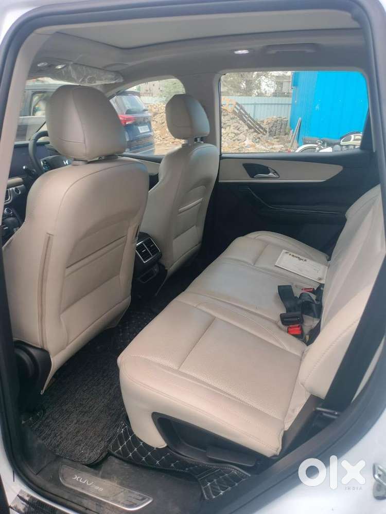 Xuv 700 Ax7l At Awd Diesel 2025 July Model