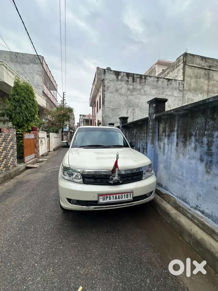 Tata Safari Storme 2015