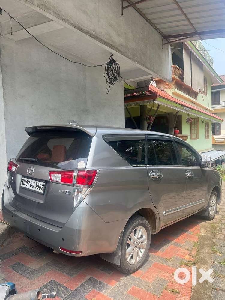 Toyota Innova Crysta 2017 Diesal 80km Company Service