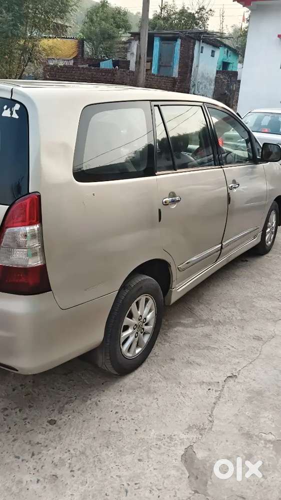 Toyota Innova 2013 Diesel 289000 Km Driven Captain Seat