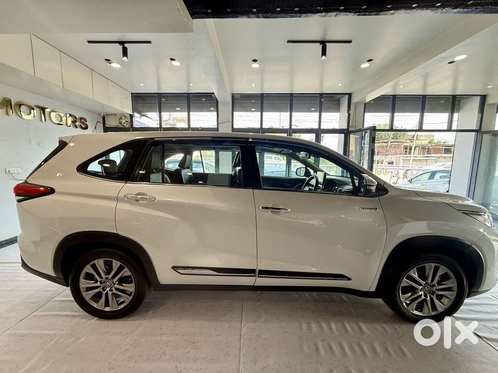 Toyota Innova Hycross 2.0 Zx (o) Hybrid 7 Str, 2024, Cng & Hybrids