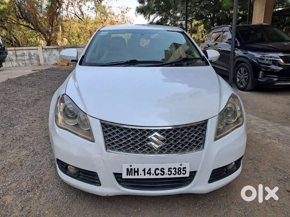 Maruti Suzuki Kizashi 2.4 2012