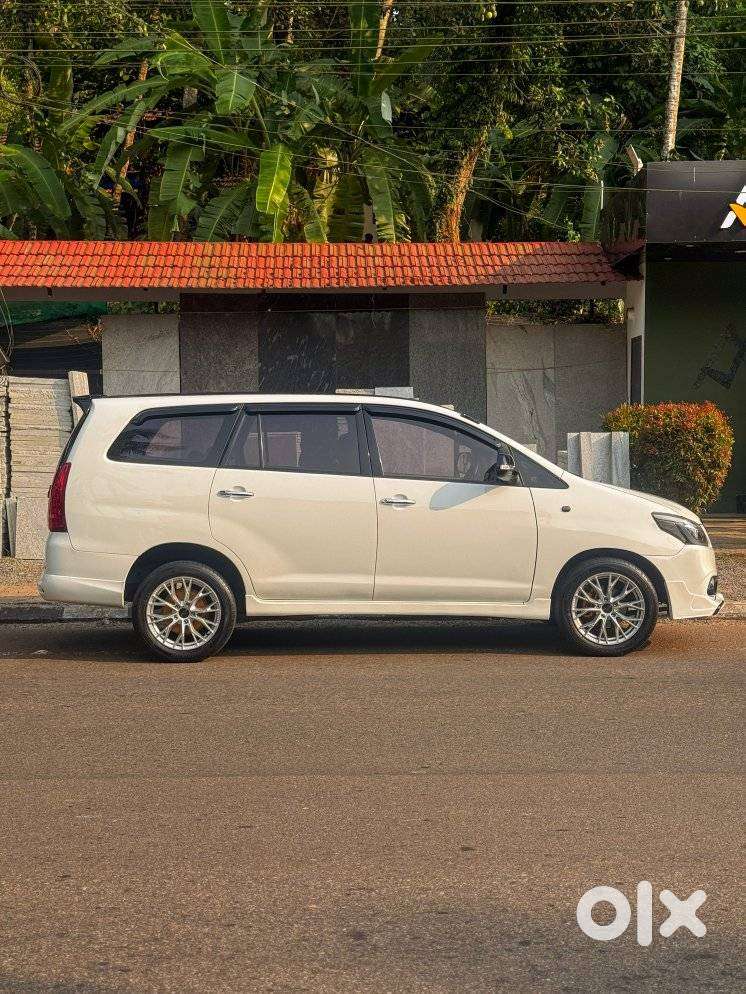 Toyota Innova 2.5 G (diesel) 8 Seater, 2015, Diesel
