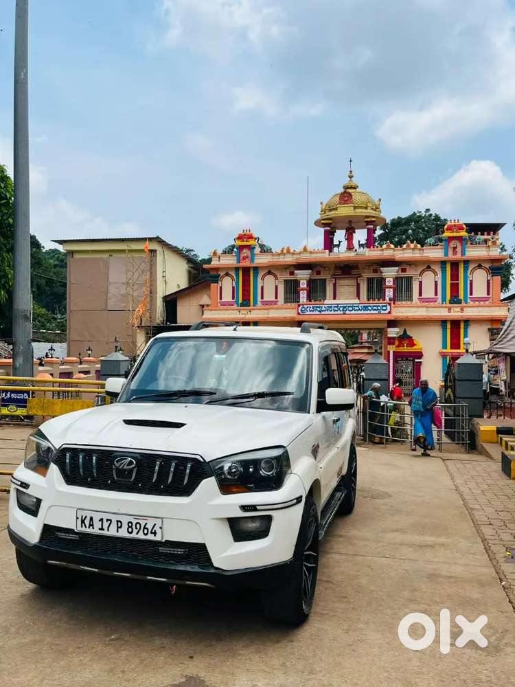 Mahindra Scorpio S10