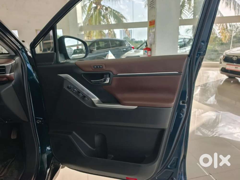 Toyota Innova Hycross 2.0 Zx (o) Hybrid 7 Str, 2024, Petrol