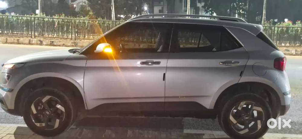 Hyundai Venue 2021 Petrol 39000 Km Driven