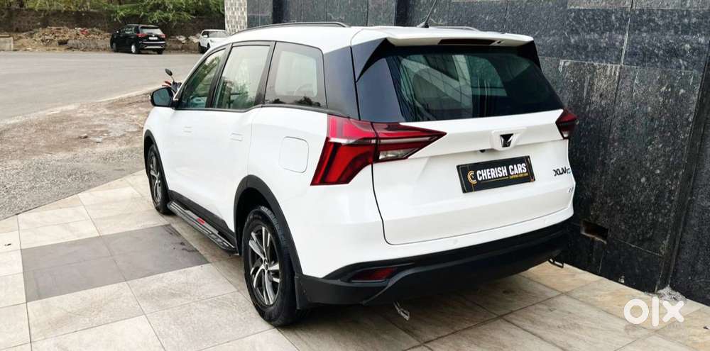 Mahindra Xuv700 Mx Petrol Mt 5 Str (e), 2023, Petrol