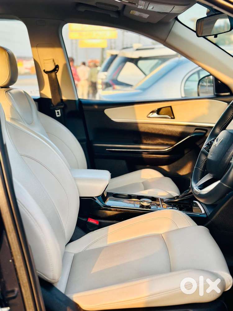 Mahindra Xuv700 2.0 Ax 7 Petrol At Luxury Pack Str, 2023, Petrol