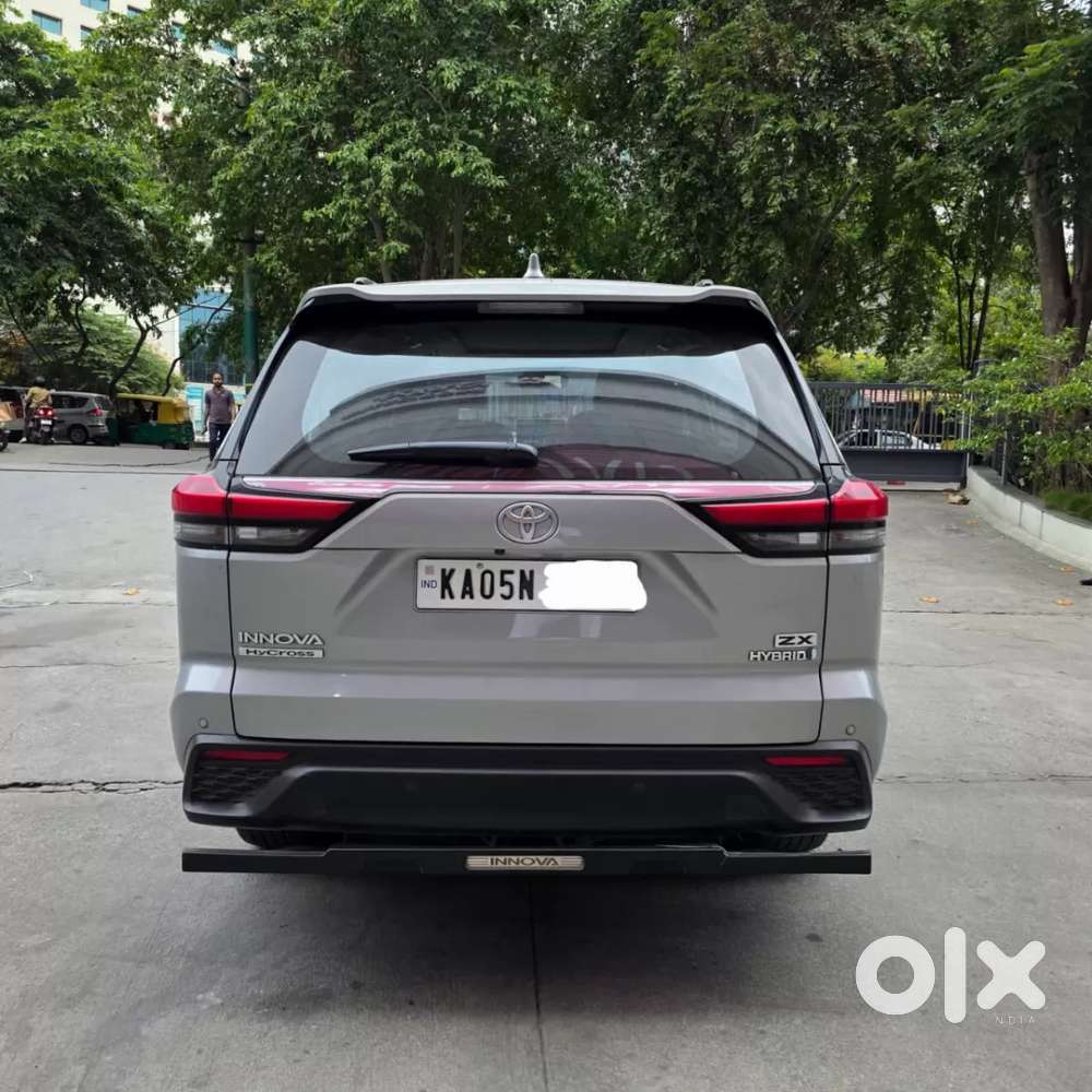 Toyota Innova Hycross 2.0 Zx Hybrid 7 Str, 2023, Petrol
