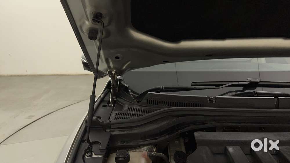 Mahindra Xuv700 2.0 Ax 7 Petrol At Luxury Pack Str, 2021, Petrol